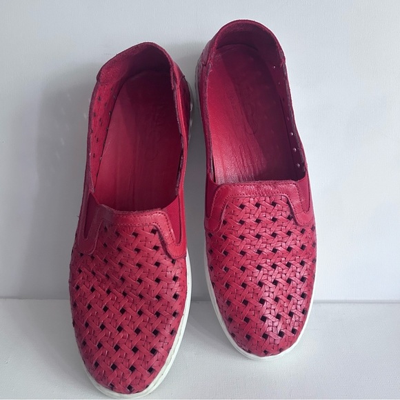 Red Mago Perforated Leather Slip On Walking Shoe Sneaker Size 8 - Picture 9 of 15